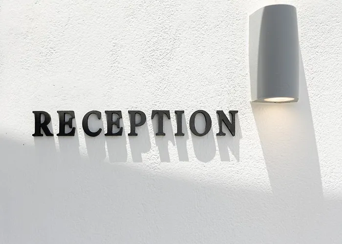 Отель Virtu On The Hill