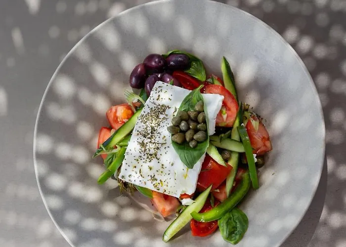 Virtu On The Hill Стелида